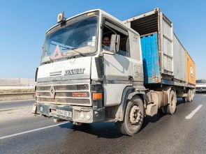 探寻现实与虚拟交汇点：全新体验'遨游中国卡车模拟器'游戏带给你的极致驾驶乐趣详细解析