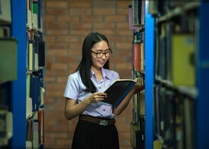 (学生称女老师的老公叫什么)探讨校园性别歧视问题，女学生称男教师频发露骨言论事件引发的思考