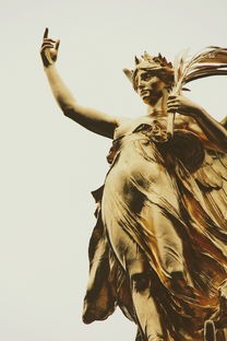 (集王侯将相于一身的人物)集王侯将相于一身，历史人物的多重身份与影响