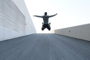 (一个男人要走多少路才能称为男人)男人走路的距离与健康，探索行走与生活质量的关联